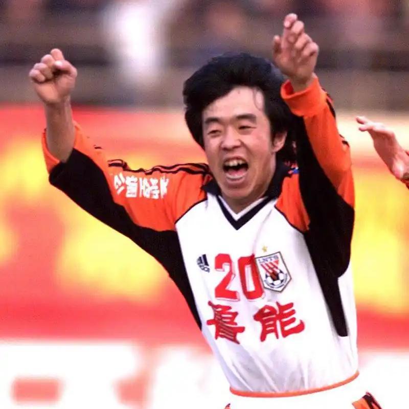 开云体育入口-山东泰山32年队史，9名射手奉献19顶帽子，哪一顶最璀璨夺目？